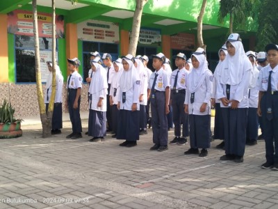 Upacara penaikan bendera, senin, 9 September 2024