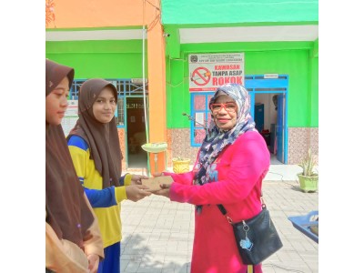 PENYERAHAN HADIAH PORSENI