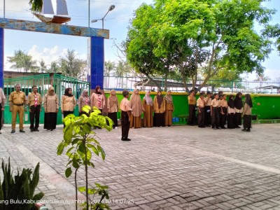 UPACARA BENDERA ( 14-10-2024 )